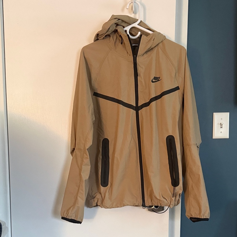 Nike Men’s Khaki Hooded Windbreaker with Black Accents